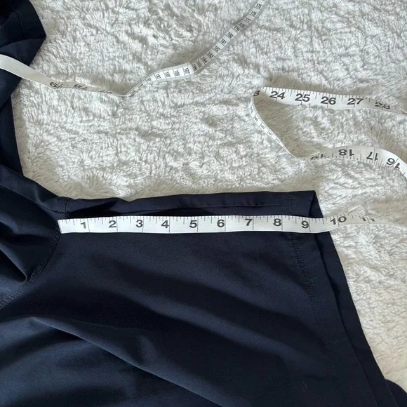 Fabletics 9” Fundamental Shorts - Picture 10 of 10